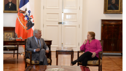 Michelle Bachelet se reúne con Felipe González en el Palacio de La Moneda en septiembre de 2016. FOTO: Gobierno de Chile.