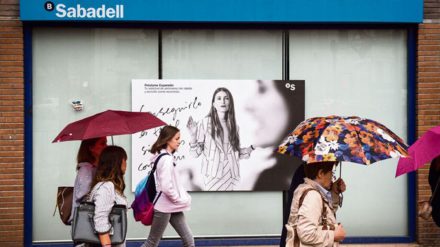 Sucursal del Banco Sabadell. Foto: Álvaro Minguito.