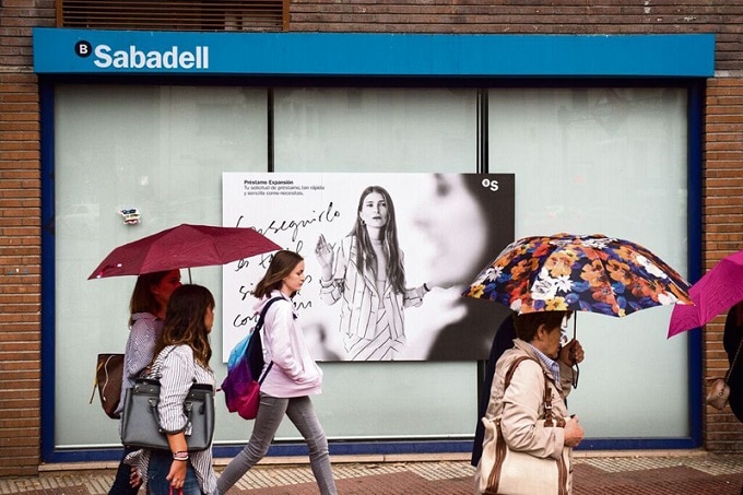 Sucursal del Banco Sabadell. Foto: Álvaro Minguito.