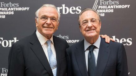 Isidro Fainé, presidente de la Fundación 'la Caixa', con Florentino Pérez, presidente de ACS, en la entrega de los Premios a la Filantropía de Forbes. Foto: La Caixa.
