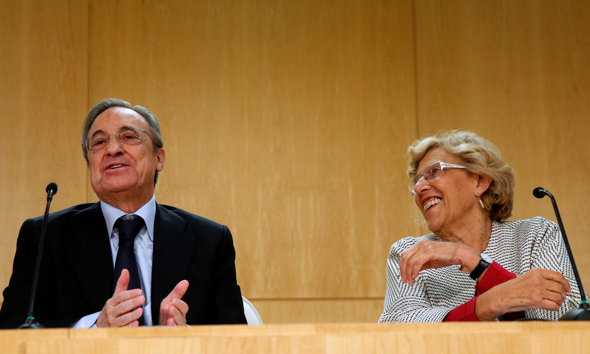 El empresario Florentino Pérez y la alcaldesa de Madrid, Manuela Carmena, en un acto en 2016. Foto: REUTERS 7 Juan Medina.