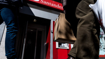 Puertas giratorias Banco Santander