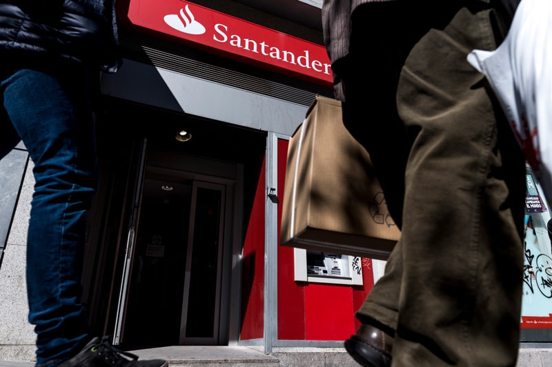 Puertas giratorias Banco Santander