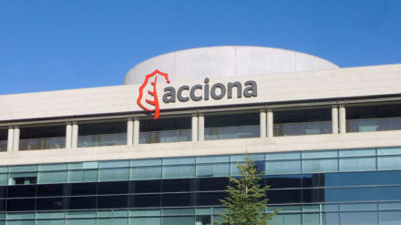 puertas giratorias de Acciona